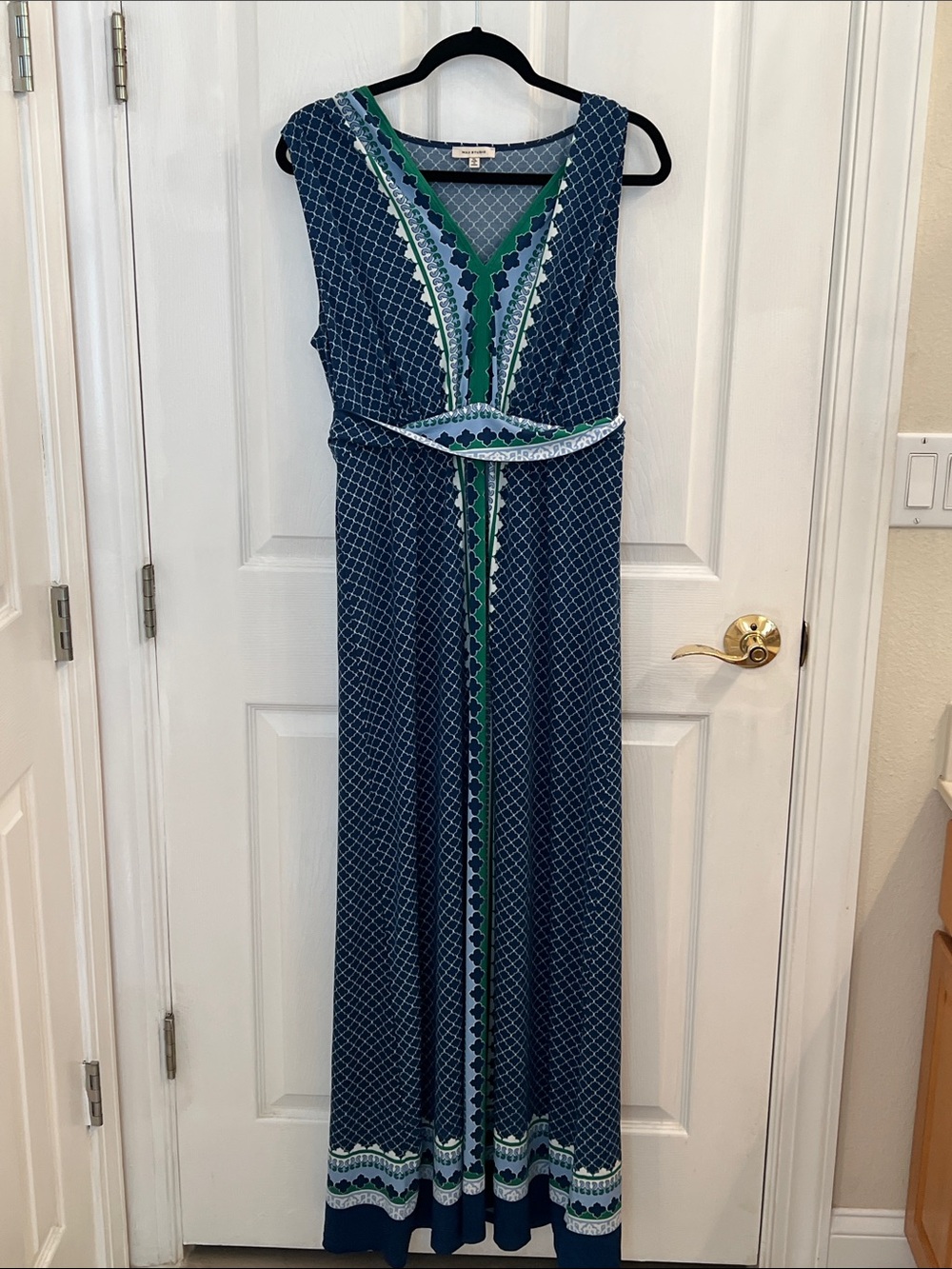 Sleeveless Navy and Green Maxi Dress with V-Neck